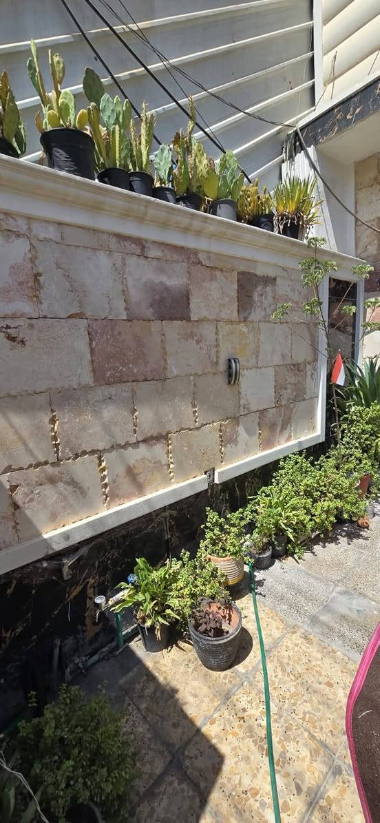 السلام عليكم 
بيت ١٠٠ م في الدورة ابو دشير طابوا صرف طابقين يحتوي الطابق الاول على صالة ٥×٧ وحولي وخدمات صحية ومطبخ ٥×٥ مع منور طابق ثاني غرفتين نوم غرفة ٥×٧ والغرفة الثانيه ٥×٥ بيت نظيف جاهز
للاستفسار على هذا رقم  ***********

