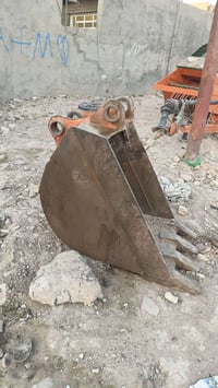 محرك هينو ٧٠٠ • ويل حفاره • تايرات شفل ٨٠