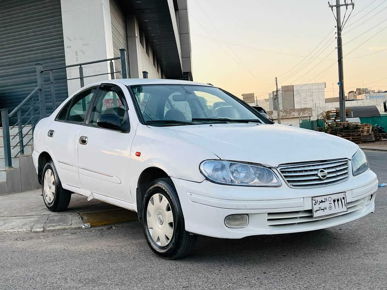 سه ره تا به ناوي خوا نيسان سه ني موديل 2001 ئارمي سؤران به شه راي ئه وه لياتو حاسيبه ئارمه كه ي ئينساخه چوار تايه ي تازه چركه ي تيا نيه ته بريد له سه ر سويچ گير عادي قرچيكي دواي هه يه پيشي كه پسه سه ياره كه مالي فه قيره مه كينه ره شه مه رخوب نرخي 34گه لا خوار هه موو بازار شوين چه م چه مال ژماره ي موبايل ***********وه تئاپي له سه ره
