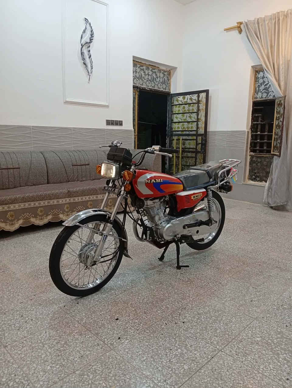السلام عليكم 
دراجة موديل 27 اوراق سكنر
دراجة مكفولة مابيها برغي تجاري
الي يريدها بالخاص او الرقم
***********
الرقم: ‏‪
