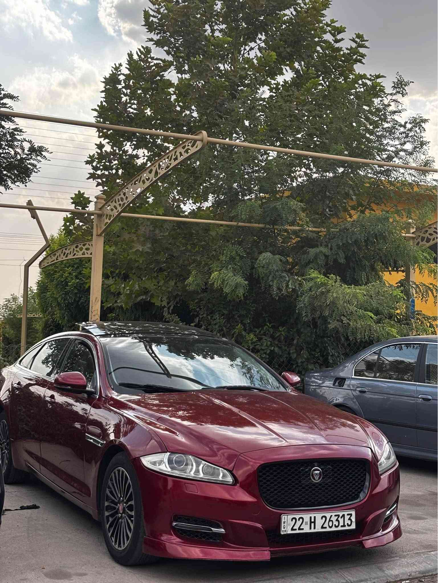 جاكوار Xjl حجم لارج  للبيع او مراوسة 
بها قطعتين بس بغ 
موديل ٢٠١٤ 
مواصفات 
بانوراما 
شاشة دجتال 
 تبريد مركزي 
كشنات تبريد و هيتر 
بردة  بيلادي 
سماعات  ميردان  
صندوق شفت 
كير و محرك  نضيف 
 سيارة  ما بها مصرف 
رقم و سنوية  جديد 
سعر ١٢٨ 
و عليها ٤ ورقة  غرامة  راح  ينقص من سعر 
مكان سيارة دهوك 
*********** دهوك, العراق
