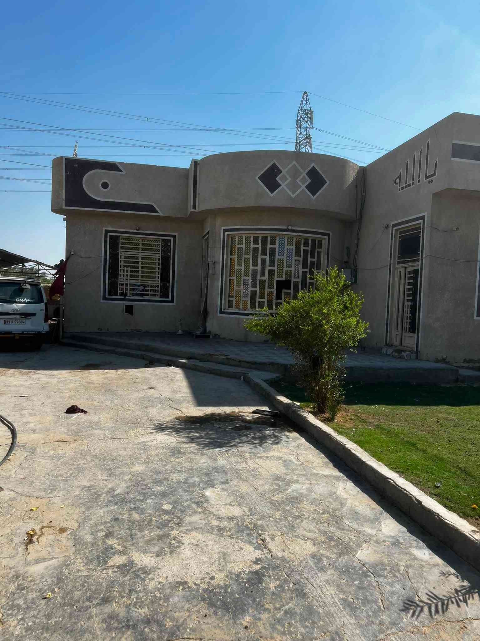 سلام عليكم بيت للبيع مساحه 800 م علا طريق الزوار عمود 155 طريق كربلاء نجف يبعد عن الشارع 100 متر 
مساحه البناء 300 متر بناء درجه اولى كله طابوق جمهوري 
بي 3 غرف نوم مساحه الغرفه 5*6وصاله 11*4 متر والاستقبال 10 *4 بيت جاهز بي حدائق ثنين بيه جميع انواع الاشجار والنخيل  بناء 2024 كامل مكمل من كلشي
 بي سند 25 طابو زراعي مشمول بل تطويب كل هاذا 
بسعر 140 وبي مجال للشراي رقمي *********** وهاذ ثاني بي وتساب ***********
