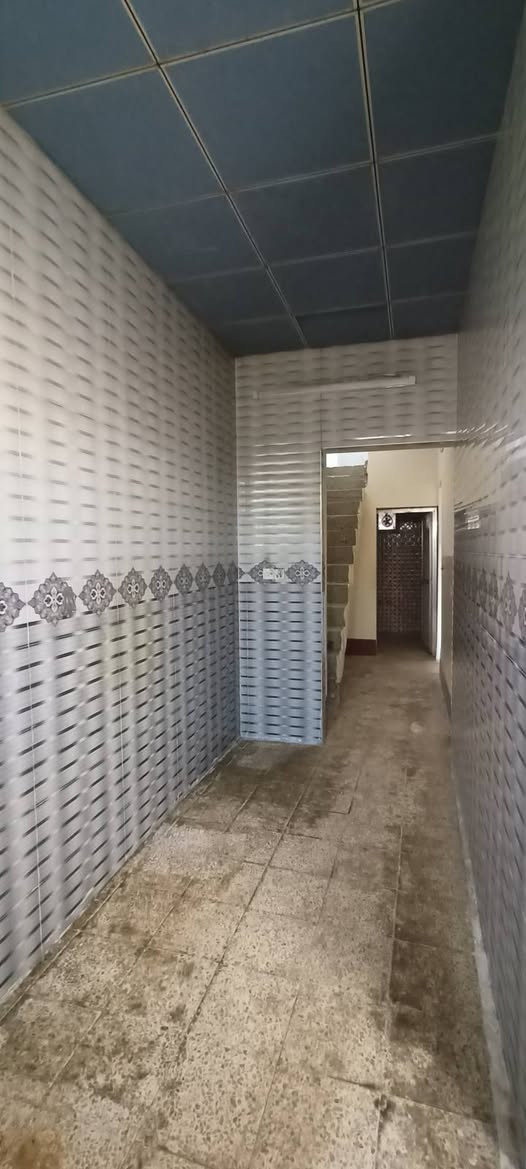 دار للايجار 🏠
حي البكر قرب ساحة العابد 
مساحة 💯 م 
غرفة نوم وهول واستقبال ومشتملات 
كاشي سيراميك سقوف ثانوية...
للاستفسار مراجعة مكتب المازن حي البكر شارع المنظمة قرب المركز 
او الاتصال على 📞☎️***********
