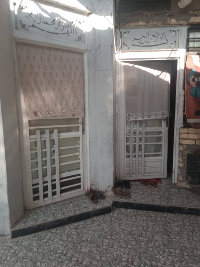 بيت مساحه 125 متر طابقين 
حي الحسين قرب ناضم الكحلاء
الطابق الأول يحتوي على مطبخ و صاله واستقبال وصحيات وغرفه
والطابق الثاني يحتوي على غرفه وصاله وسطحين
السعر 120 مليون وبي مجال
*********** عمارة, ميسان
