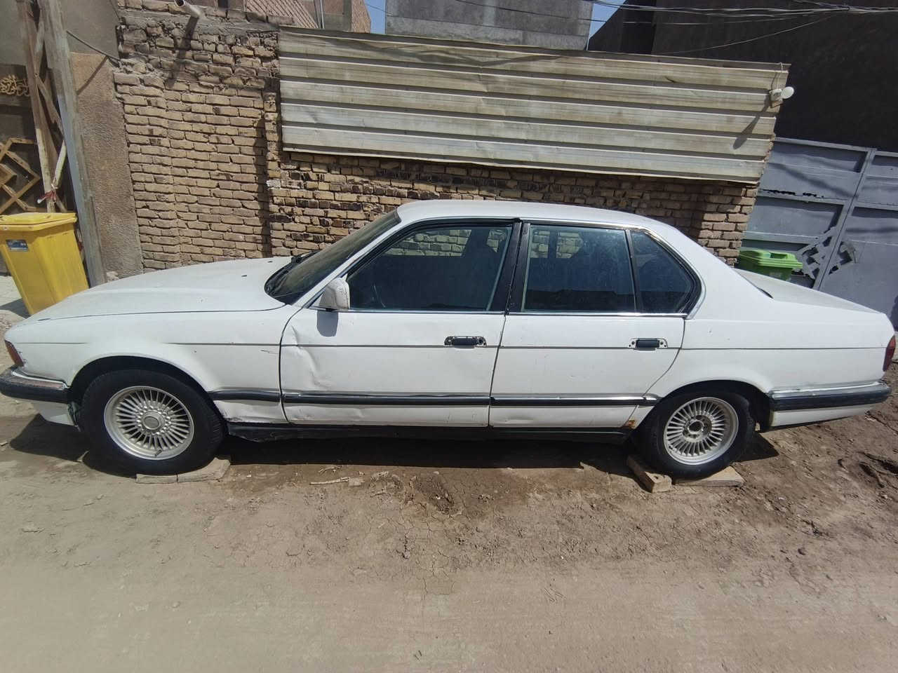 السلام عليكم BMW موديل 1991حجم730 6اسلندر مفتوح كير عادي كير مكينه بشرط كهربائيات كله شغاله حداديه ٥٠٪ رقم واسط تحويل بشرط تخم تاير باتري جديد تريد تعمير تريد تسقط بكيفك السعر قفل🔐🔐🔐 ٢٥ ورقه مكان السياره بابل مركز المدينه للاستفسار الرقم***********

