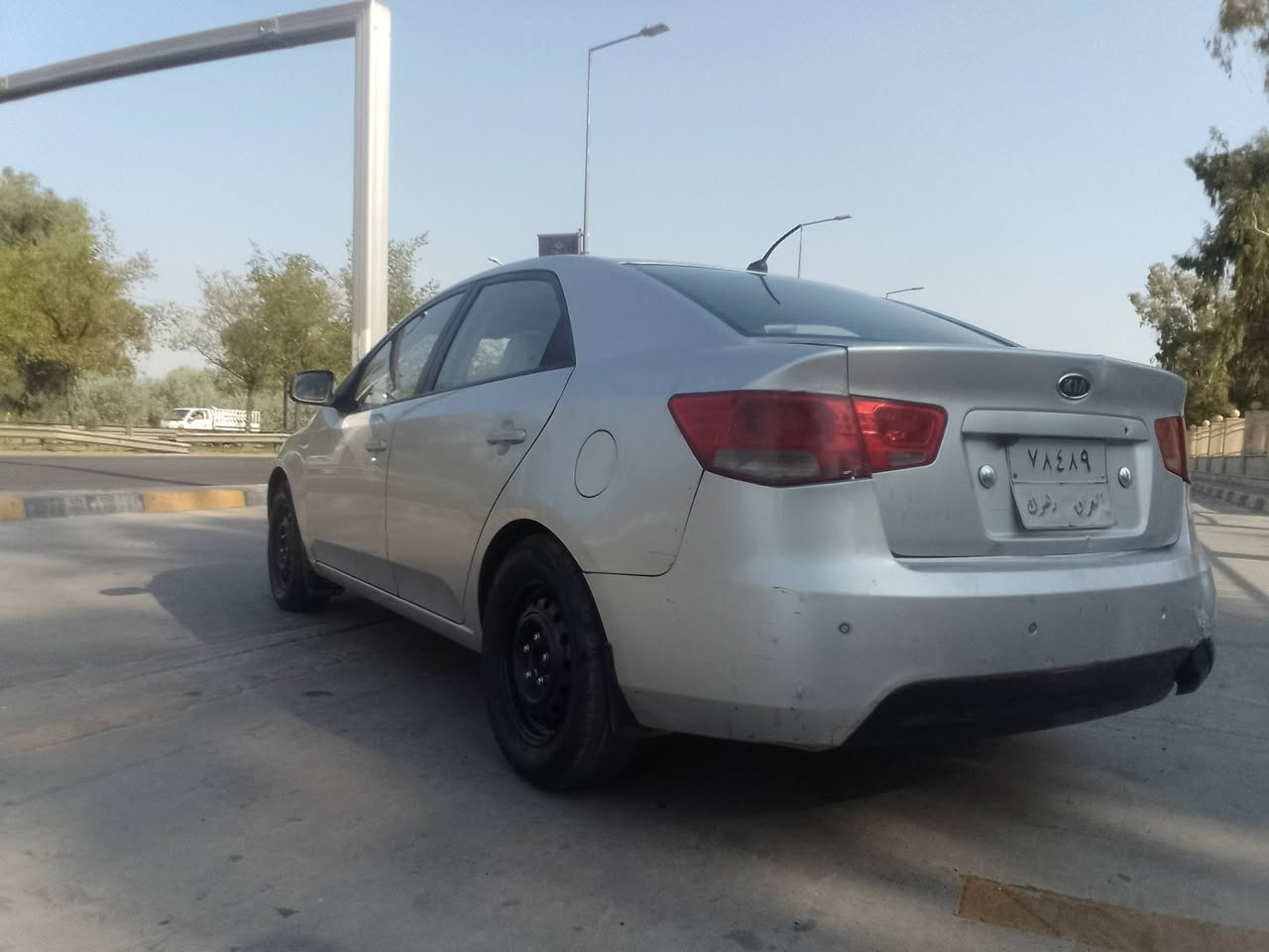 سلام عليكم 
سيراتو 2011 للبيع 
بدون صبغ 
بيها طخه خفيفه بالصندوك 
محرك وكير شرط 
طخم جديد باتري جديد 
تبريد ثلج 
كاربون بانزين 
سيارة بسمي 
سنويه بعد شهرين تسقط 
سياره جاهزه 
السعر 70
***********
