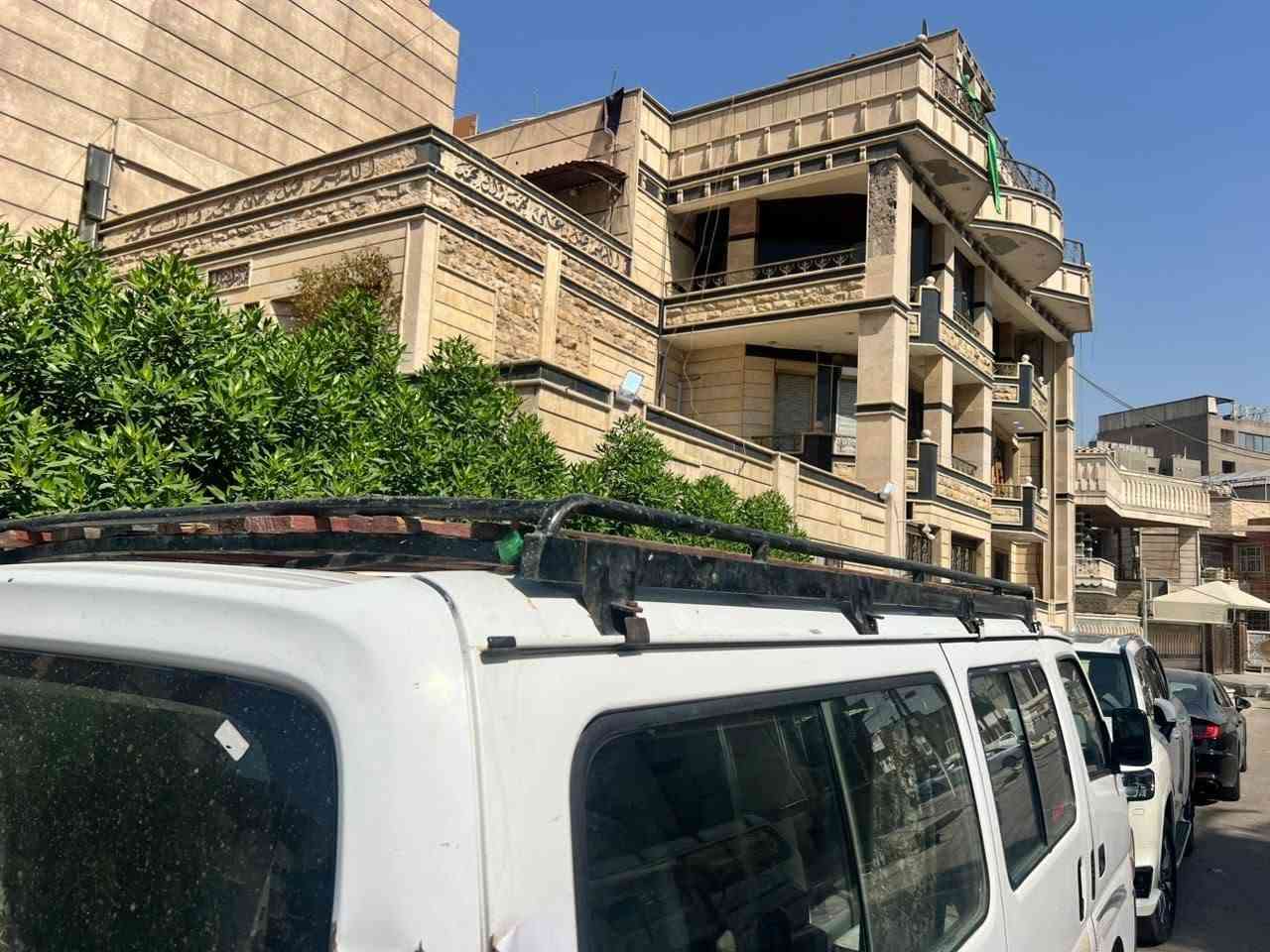 السلام عليكم سيبايه نيسان ناصيه للبيع نضيفه خشبه كله جديد ب 50 قفل مكاني بغداد ***********
