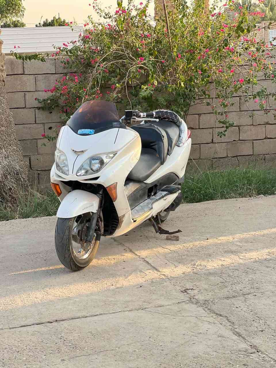 السلام عليكم شباب فورزه 80. للبيع دراجه فقط ولفات مبدل بيه كلشي نكره سلف بكل وقت  السعر. 550. وبيه مجال الطيبين  رقمي ***********. بيه واتساب  اعذرونه ع الاطاله
