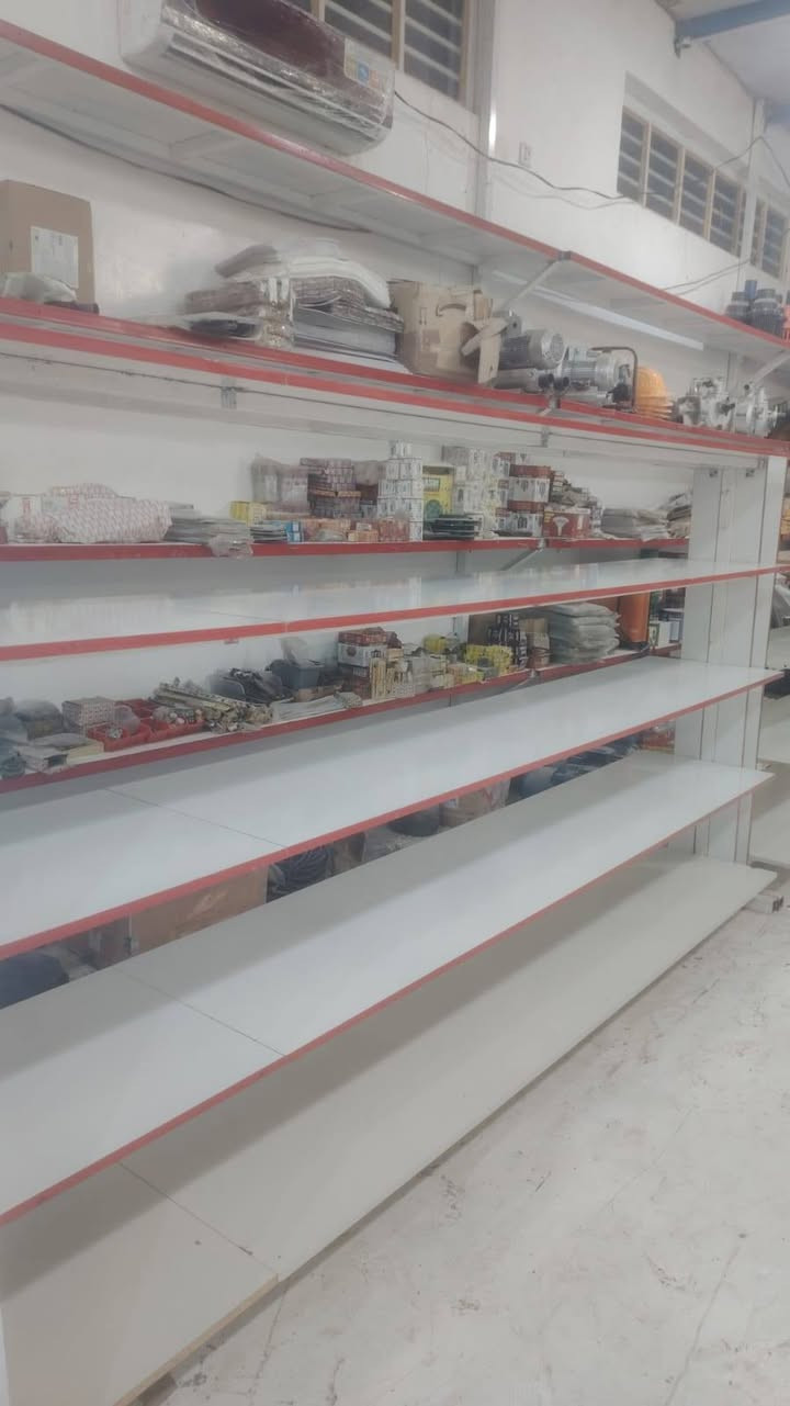 رفوف وسطيات للبيع طول 2/5 وعرض 50 سنتيم سعر الواحد 175 الف بالديوانية ***********
