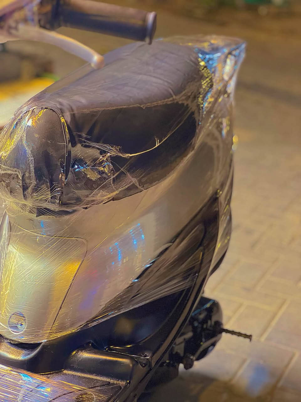 ‏يا الله
دراجة ياماها تسع زروف
‏
‏الدراجة نضيفة كلش، شبه جديدة، استخدام خفيف جداً، مال وكيل وما صارلهة هواي طالعة.
‏المكينة ما مفتوحة نهائياً، الكابريتة بلاد، وكل قطعة بيهة بلاد وعلى وضع الوكالة.
‏
‏الكهربائيات شغالة 100٪:
‏، أشاير، لايتات بدون أي نقص بس السلف ينرادلة باتري.
‏بريك كدام وبريك ورة شغالين مضبوط.
‏
‏التايرات جدد، والدراجة تمشي ناعم وصوتها مرتب، ما تحتاج أي صرف.
‏
‏السعر 275 نهايتهة، ماكو مجال نهائياً.
‏اللي يعجبه الوصف والسعر يتصل، وأهلاً وسهلاً بيه بأي وقت.
‏
‏📍 البصرة – الجزائر
‏📞 ***********
