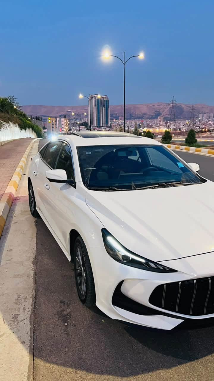 سەرەتا بە ناوی خودای گەورە
Mg gt 2025 
فوول مواسەفات 
٥ کامێرا حاسە سلایت 
سەیارەکە بۆیاخ ئەستورە
تەنها ٣٥ هەزار کیلۆمەتر ڕۆشتوە 
تەنها ئەو شوختەی درگای پشت سایەقی هەیە وێنەکەیم داناوە 
سعری ١١٨ گەڵا و مەعامەلەیەکی زۆر کەم
سەیارەکە لە سلێمانیە
***********
