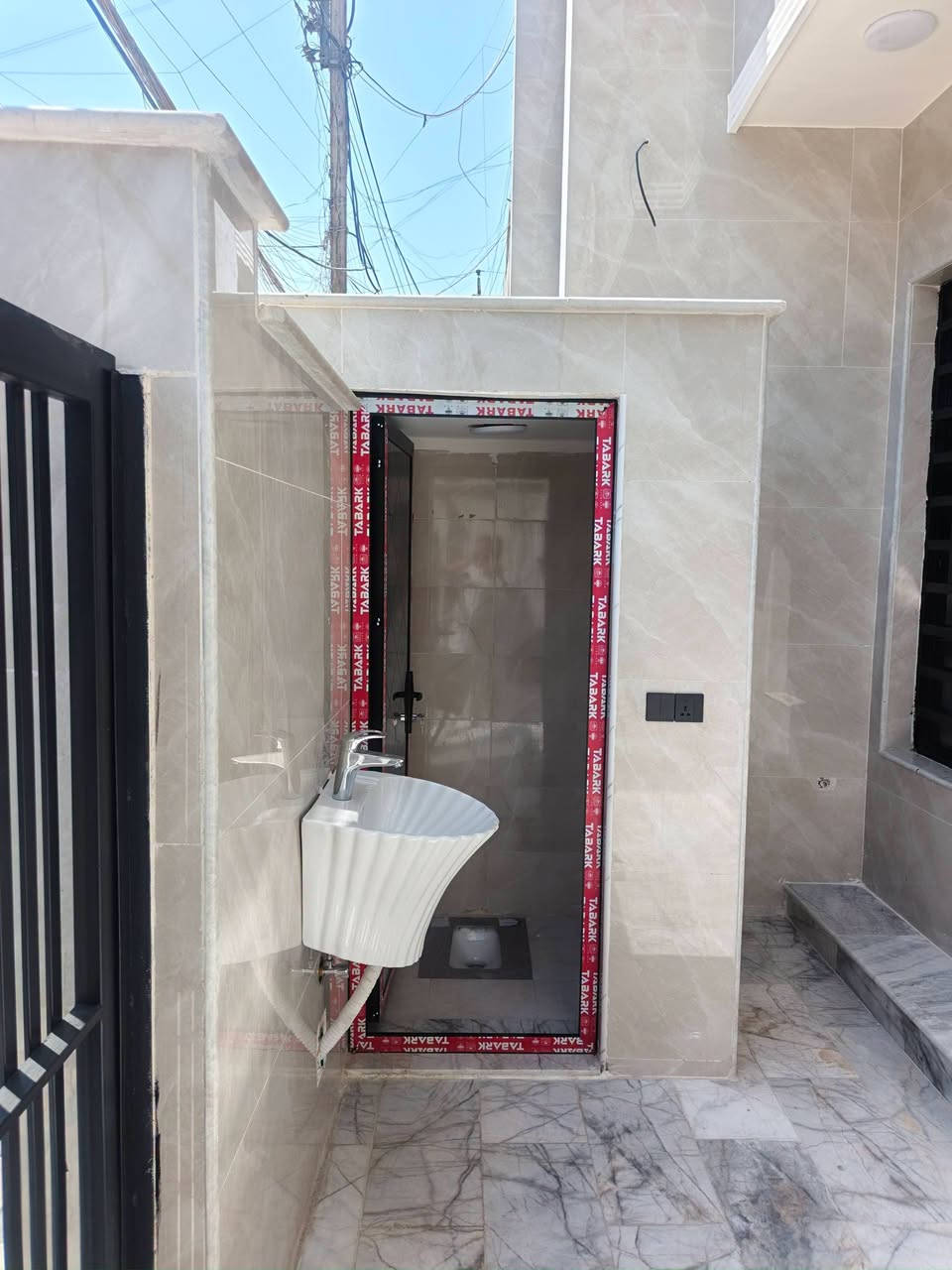بيت البيع مساحه ١٠٠متر مدخلين  بناء فول تسلم🔑 3نوم وصاله ومطبخ وخدمات الشعب سوق شلال لاتصال مكتب كليم الله للعقار مقابل مدرسة بلقيس تابعني على صفحه واتساب ***********
