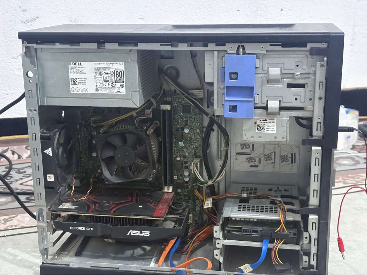 Intel Core i5-4590
* كرت الشاشة (GPU): NVIDIA GeForce GTX 1050 Ti
* الرام (RAM): 8GB
* التخزين:
    * SSD سعة 128GB
    * HDD سعة 500GB
* الشاشة: موجودة ضمن التجميع

السعر 250 الف نهايته
رقم التواصل ***********
العنوان بصرة - المطيحة البصرة, العراق
