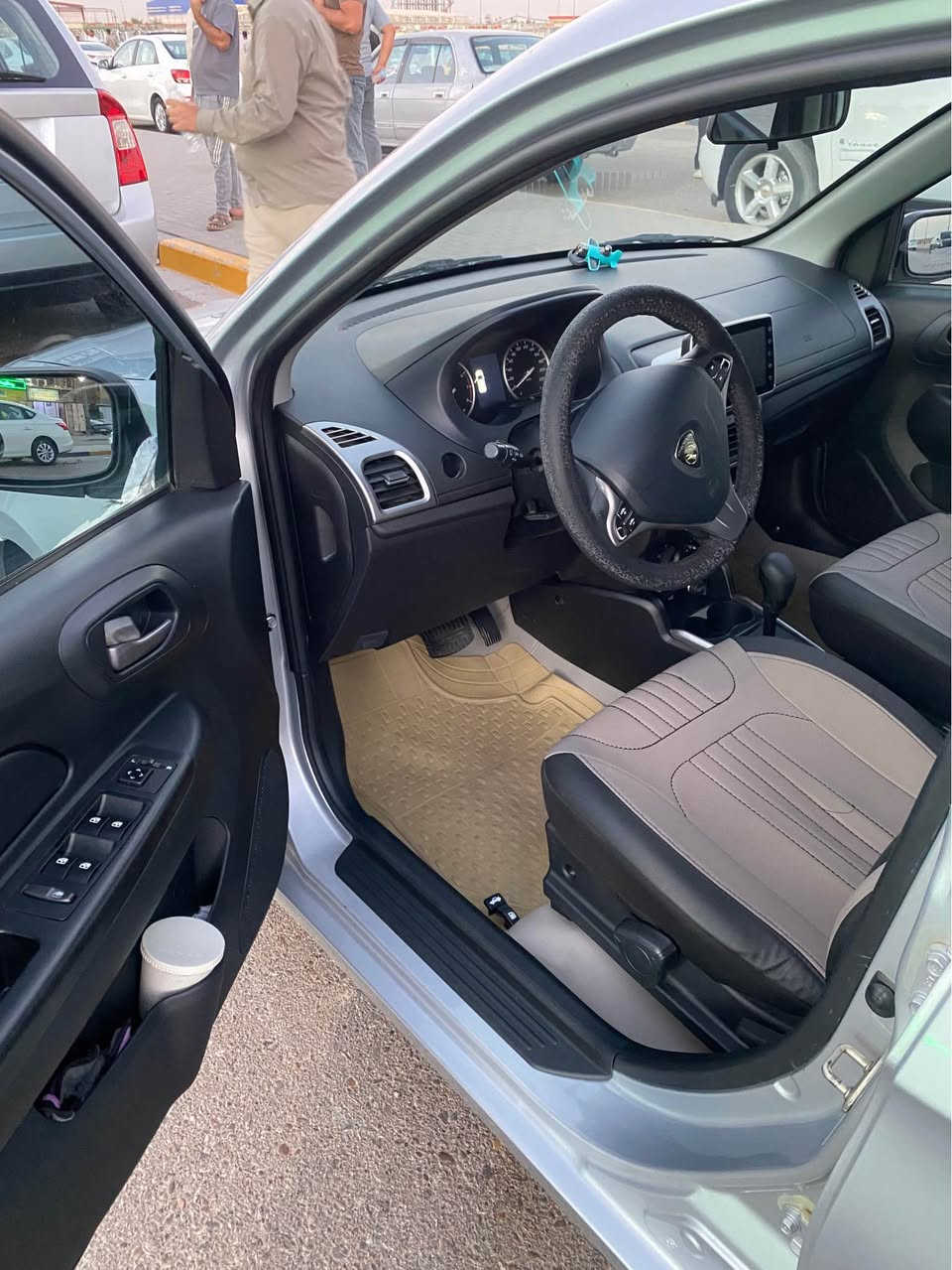 بروتون ساغا 2024 (Proton Saga) — تحت ضمان الشركة 5 سنوات 
للبيع سيارة بروتون ساغا موديل 2024 بحالة ممتازة جداً (بحالة الوكالة)، سيارة اقتصادية وعملية جداً ومكفولة بالكامل.
 المواصفات:
المحرك: 1.4L VVT (اقتصادي).
اللون: فضي (سلفر) 
الضمان: ضمان رسمي من الشركة لمدة 5 سنوات (مكفولة كفالة عامة من المصنع والوكالة).
الترقيم: رقم أربيل (حرة جاهزة للتحويل مباشرة).
الصيانة: صيانة دورية منتظمة بالكامل واستخدام المواد الأصلية المعتمدة.
 السعر المطلوب: 110 أوراق ($11,000) — ما يعادل 16,500,000 دينار عراقي
المكان : البصرة _ الكرمه علي 
تواصل : *********** Singapore
