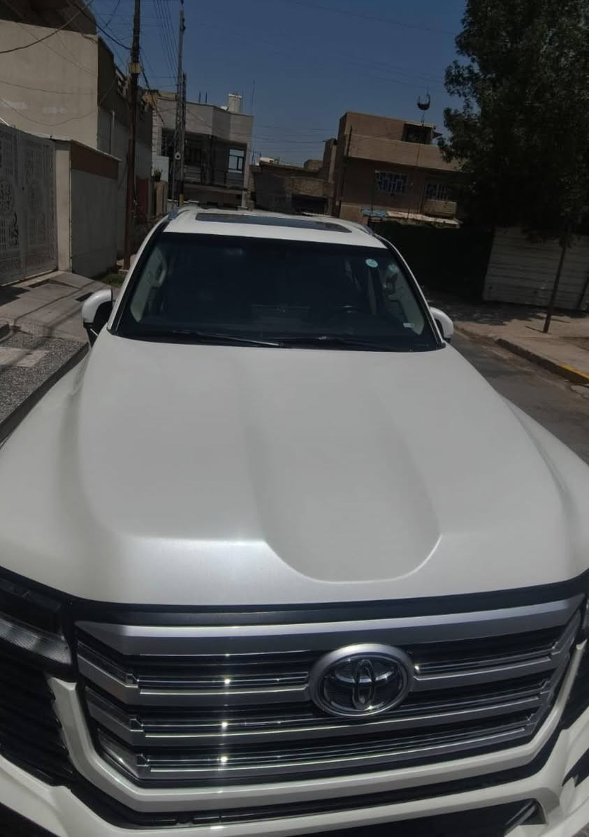 سلام عليكم 
لاندكروز موديل ٢٣ رقم اربيل تريد وكاله تريد تحويل 
السياره ماشيه ٥٢ الف حقيقي مكانه بغداد المشتل ساز اصل ام التطبيق مكفوله كفاله عامه عدا جكه موضحه بالصوره 
سعره ٦٤٨ ورقه
 *********** مراوس فقط لاندكروز ١٤ او ١٥ جديد اذا مو جديد ما اراوس
