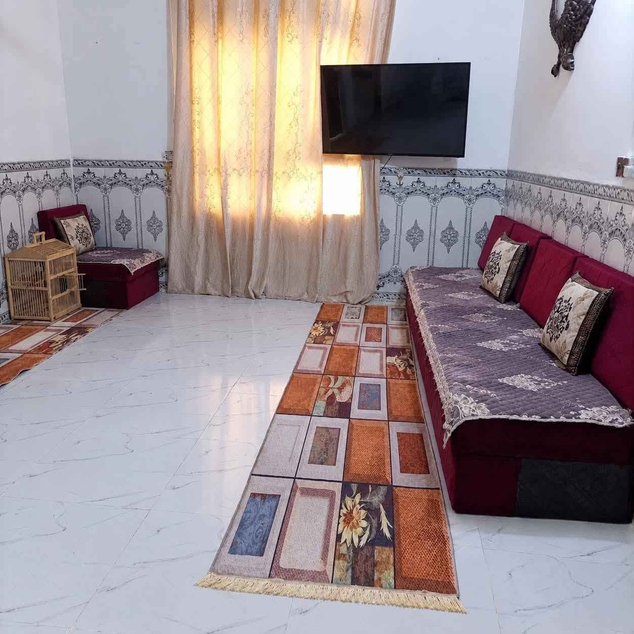 بيت مساحة 250م بسعر 35 مليون مع كافة الخدمات
وقرب مركز المدينه
بيت للبيع في حي الجوادين شارع النفط
البيت مساحه 250 متر بناء بلوك كلر والسقف سندويج مغلف اوزكام عازل وطبقه تراب عازل من الصوت البيت 🛑  زراعي مرقم من البلديه 🛑
يحتوي غرفتين 5*4 وصاله 7*4 ومطبخ 4*4 وصحيات داخليه وطارمه كلش جبيره
موقع شارع النفط شارع بيت درجال

للعرض او الاستفسار عن هذا العقار
اوعن اس عقار اخر في منطقة حي الجوادين شارع النفط ***********

