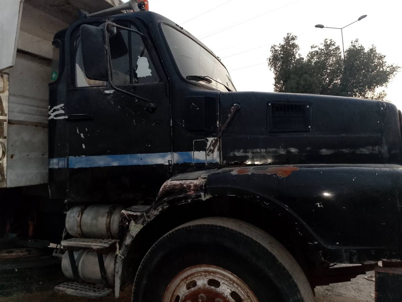 السلام عليكم فالفو للبيع موديل واحد و تسعين مكينه جي 10 گير4×4 كفالة عامة مكينه گير شاصي ومجموعة كفالة رقم اربيل سنويا نافذة السعر 14 مليون وبيها مجال ***********
