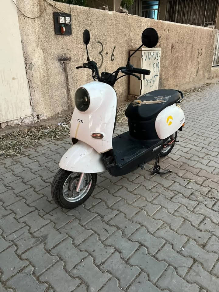 سلام عليكم شباب دراجه شحن كلاسك مستخدمه وبيها هاي لاضرارً بل كفرات شوفت عينك بل صورت دراحه بطارياتها بحاله ممتازه كلها شغاله وكهربائيات شغاله   ضررها بس يل كفرات الاماميه فقط مثل مموضح بل صور  

اي استفسار اتصال  

***********
