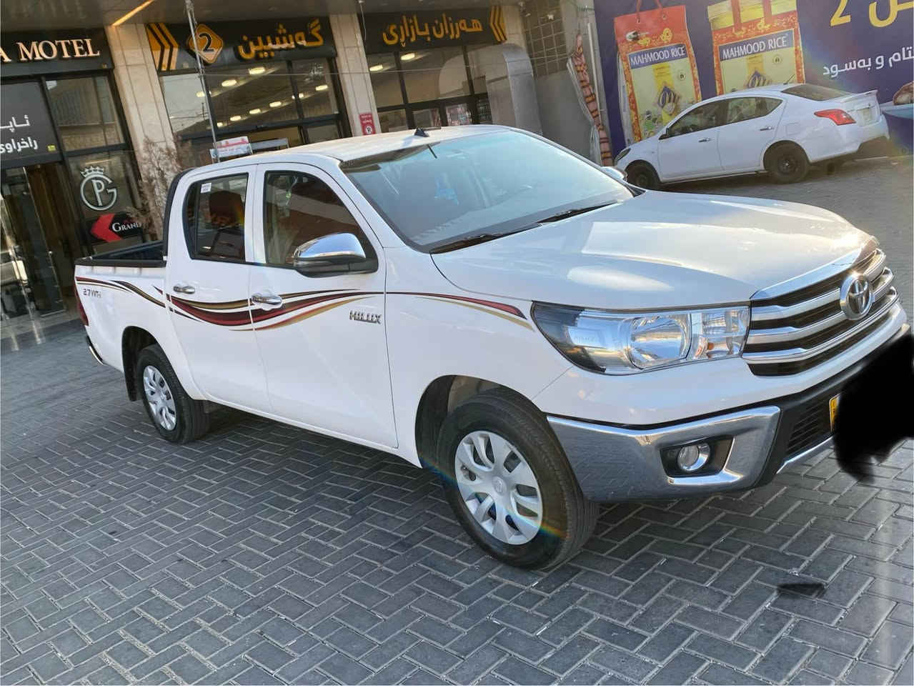 بێ  بۆیاخ و بێ سارد کەمێک شوخت و وردە پچوکی پێوەیە لە ڕەسم فیدیۆکان ئاماژەم پێداوە بەشەرتی فەحسی ساردو بۆیاخ مەکینە هەر بۆ زانیاری مەکینەی نەکراوەتەوە 78 هەزار کیلۆمەتری حەقیقی ڕۆشتوە سەیارەکە زۆر پاک و جوان ماوەتەوە ماڵی دۆستە خاوەنەکەی شەرمەزار شەرمەزار ناکت
ئیتر سوپاس بۆ ئەو کەسی ئیکڕێت.
ژ.م.*********** السليمانية, العراق
