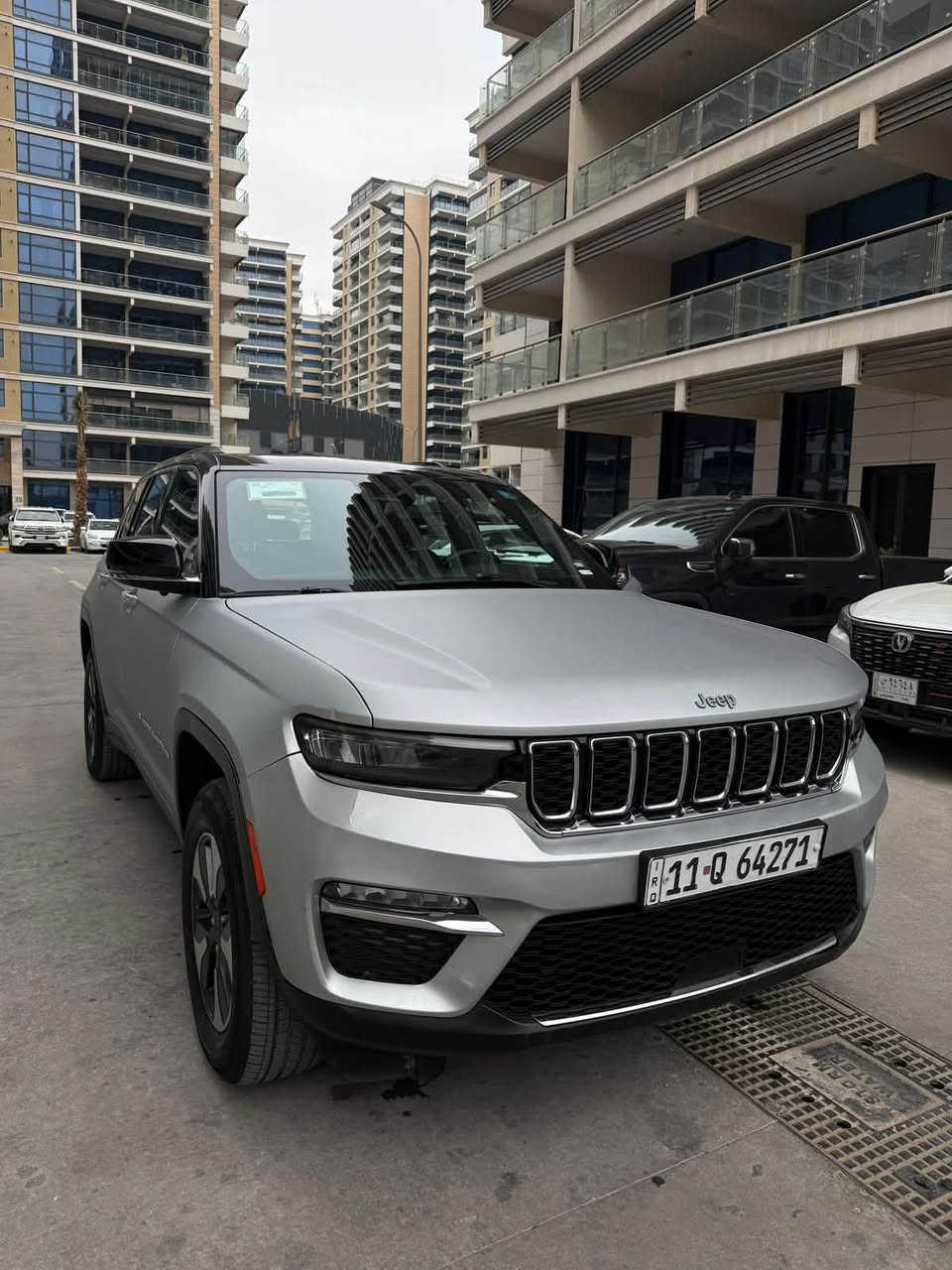 Jeep 4xe 2024
- [ ] سيارة جدا نظيفة و جديدة 
- [ ] مغلفة نانو طافي أعلى فئة و بي ضمان خمس سنوات 
- [ ] بانوراما 
- [ ] شاشتين 
- [ ] كاميرات 360 درجة 
- [ ] رادار خلفي و امامي و جانبي مع تحديد مسار 
- [ ] تدفئة ستيرن و كشنات
- [ ] - كشنات امامي كهرباء
- [ ] بصمة + دخول ذكي
- [ ] حادث اخو الماكو طخة بسيطة بالدعامية (انظر الصور مع المنشور )
- [ ] رقم الشاصي 1C4RJYB64R8521046
- [ ] بدون ايرباك ( يعني الايرباك مطاك)
- [ ] ماشية 50الف ميل 

شراي اتصل نتفاهم...  *فقط بيع*  .... *
السعر 302   و بيها مجال  
للاستفسار ***********مكان السيارة بغداد - الكاظمية
