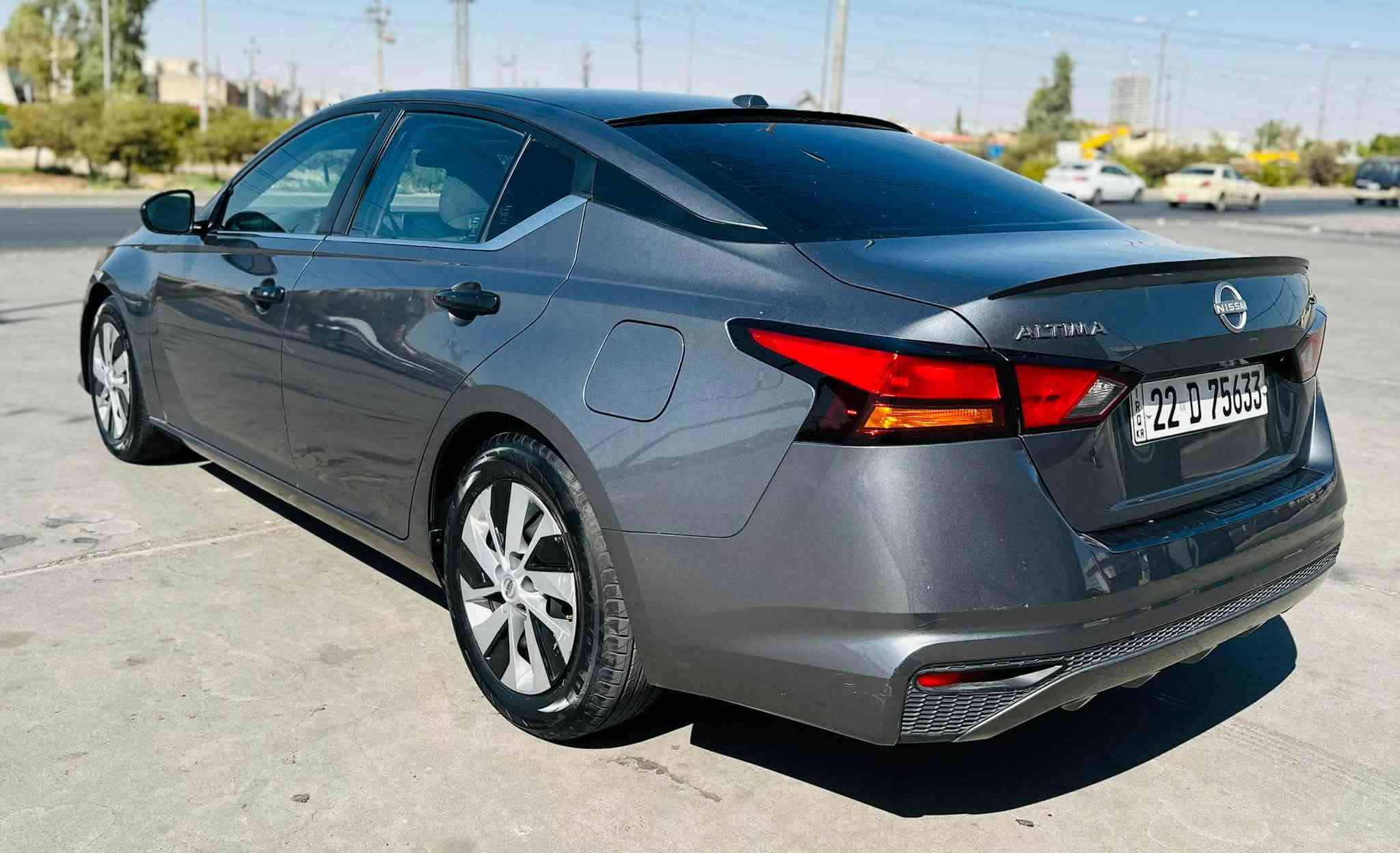 للبيع التيما 
السعر 124 بيها مجال بسيط 
*********** 
موديل 2020 
بدون ايرباك 
تحكم ستيرن 
تثبيت سرعه 
كاميرا خلفي 
تبريد ثلج 
تايرات جديد 
بصمه تشغيل 
بصمة ابواب +صندوق 
حجر بلادي 
رادار بلادي 
عالي زنون 
تشغيل عن بعد 
ماشيه 100 
حادثها جاملغ بونيد بدون دواخل بدون ايرباك بشرط 
سنويه رقم جديد تحويل ثاني يوم 
1N4BL4BV1LC215962
مكان السياره ديالى خانقين
