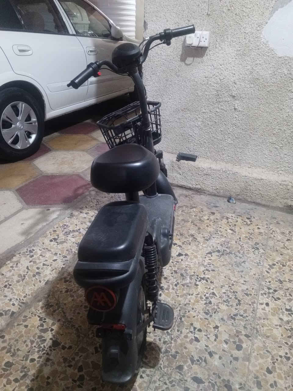 دراجه شحن للبيع 4 بطاريات وياها شاحنتها الاصليه مكانها بصرة 300 وبيها مجال للشراي
*********** فقط تواصل واتساب
