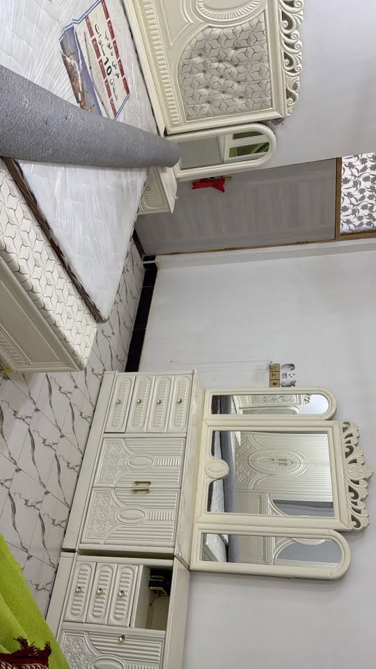 غرفه جديده مامستخدمه ابد سعرها مليون و 850 غرفه ضخمه تجي وشوفها تفاصيل اكثر.  *********** واتساب
