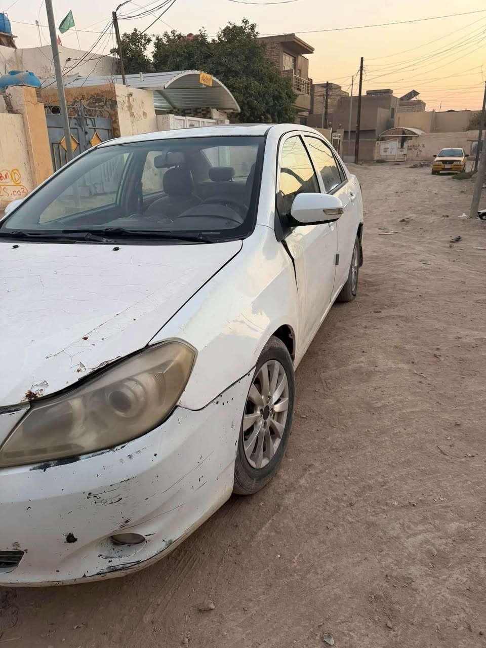 السلام عليكم سيارة بي واي دي موديل ٢٠١٣ السيارة بيها طخطخات بسيطه بيها وكاله رقم بابل الماني مكان السيارة بابل شارع ٨٠  هاتف ***********
