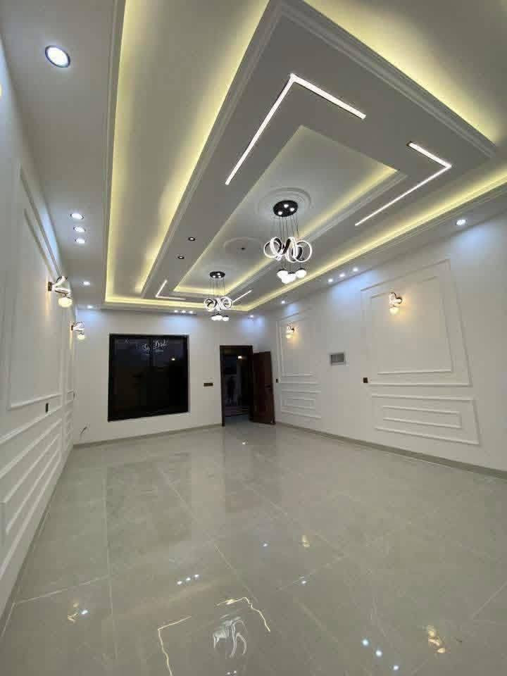 السلام عليكم(240مليون💰)دار للبيع في تكريت🏠
مساحته الكليه 300متر الواجهيه 10م النزال 30م☑️

موقعه جداً راقي ومميز بنص السكن والخدمات🏗️المدارس والأسواق شارعه 15متر صدته المرغوبه📍

غرف نوم 5 أستقبال واسعه مطبخ واسع حار وبارد🚰

صالتين فوك وجوا بالأضافه لمناور وكراج وحديقه🏕️

الدار شغل جناي درجه أولى نظام دكتات بالكامل🏗️

الواجهيه حجر حلان والسقف سحب مغربي ايضاً☑️

السطح شتايكر نظام غاز دفن وتأسيس كامرات🎥

غرف النوم مساحتهن واسعه مميزه نظام ماستر🛁

طابو سكنيي ملك صرف تحويل مباشر للمشتري✍🏾

ملاحظه مهمه البيت غير مشمول بمنصه عقاري🖥️ 

للأستفسار أكثر عن الدار مراسله الواتساب حصراً📲

أو الأتصال ***********
