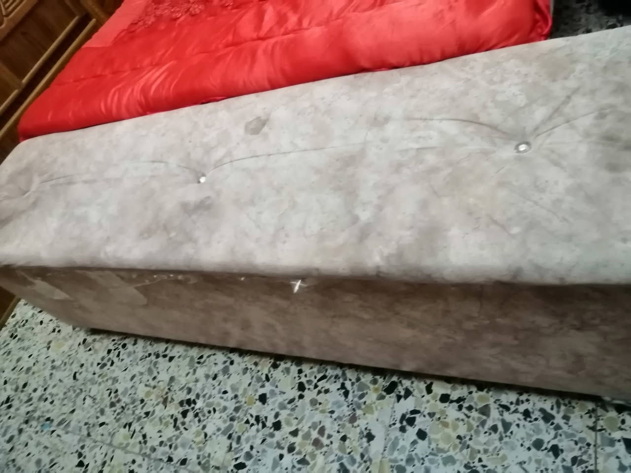 غرفه اخشاب • نضيفه • استعمال قليل