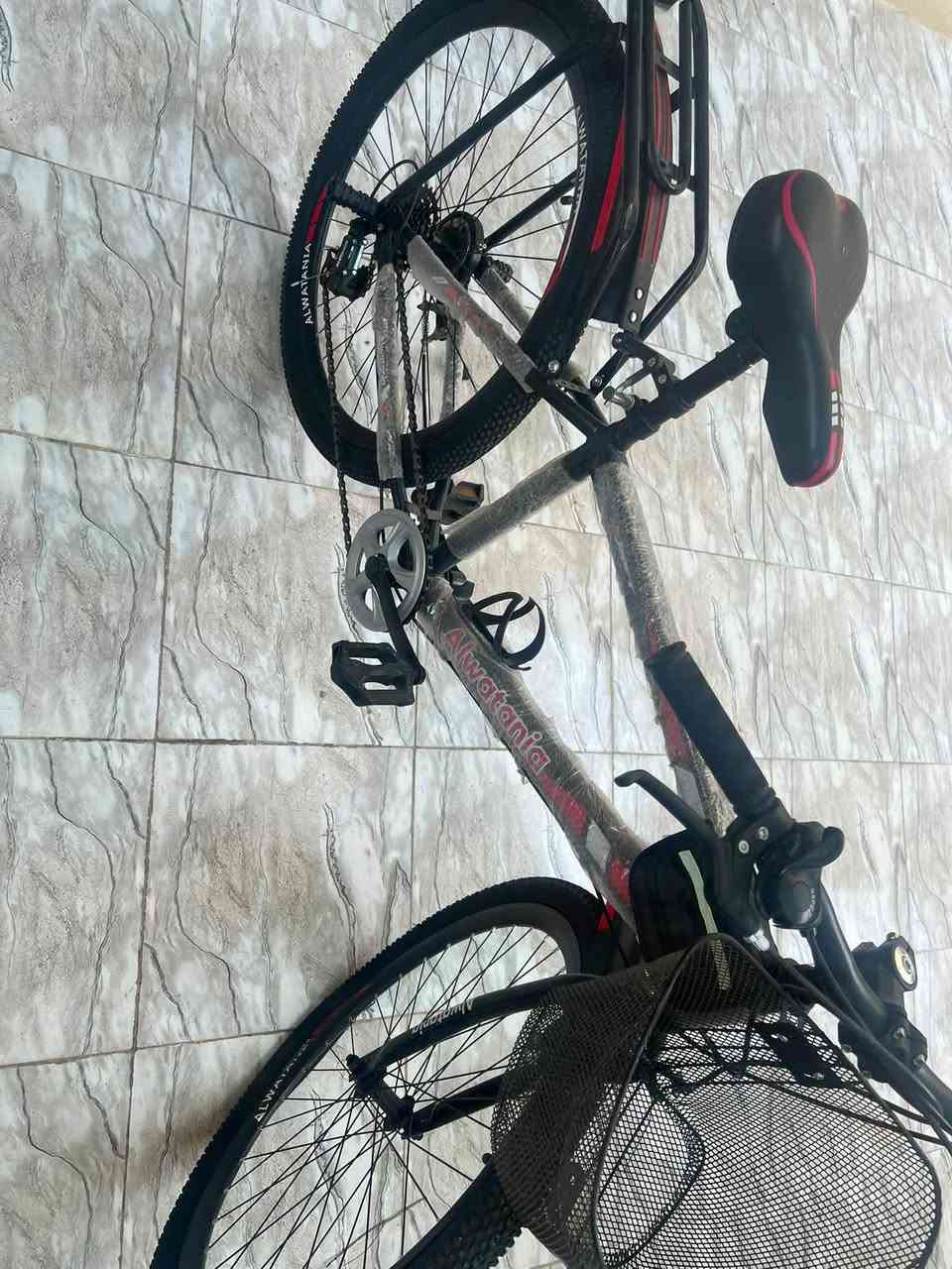 بايسكل للبيع ما مستخدم السعر 100 الف 
***********
