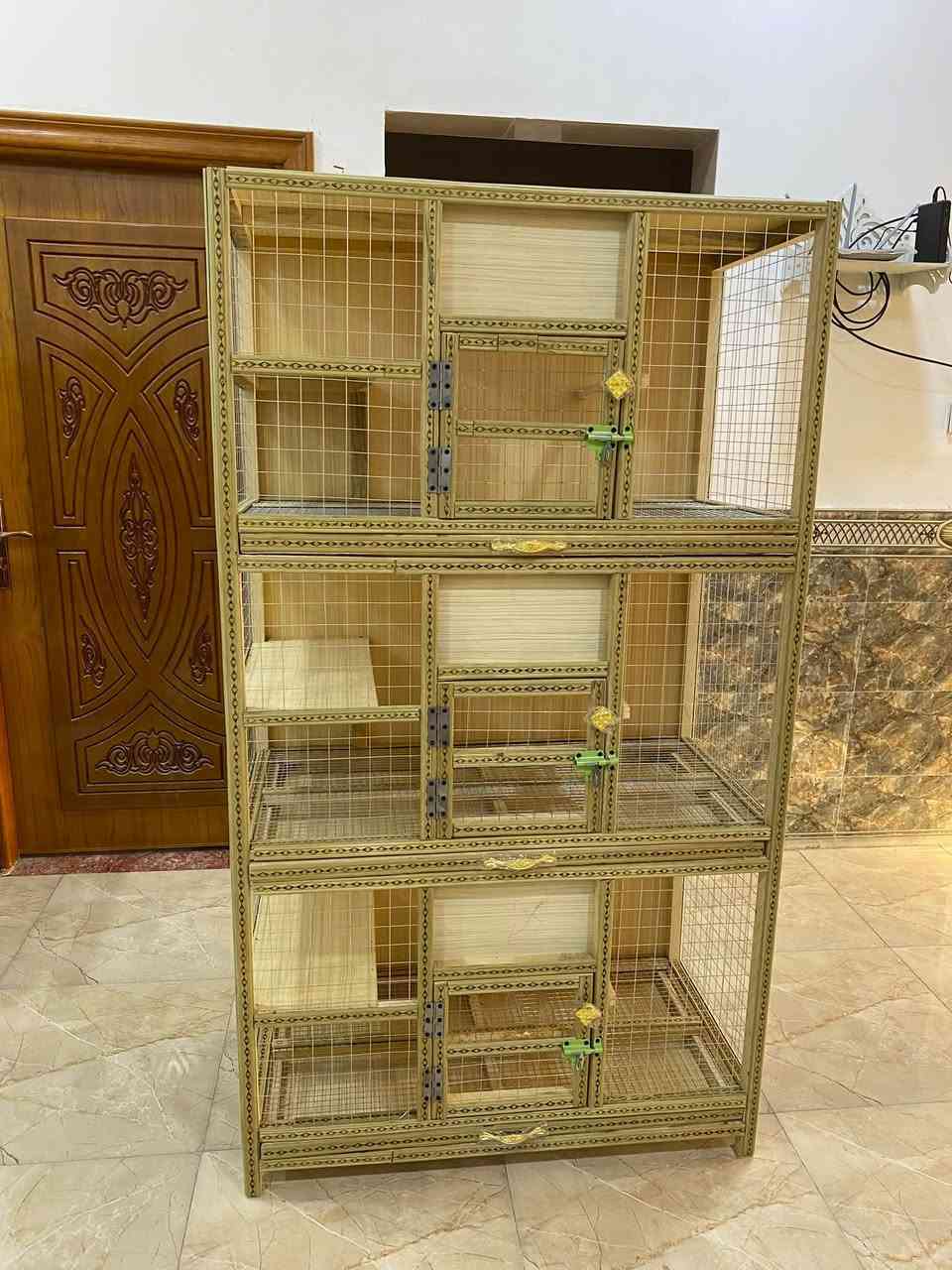 قفص البيع تفصال جديد خنات رتفاعه كولي 180 رعرضه متر ونزال 50 لخانه رتفاعه 51 وعرضه متر ونزال 50 مكاني البصره شط العرب جزيرة سعره 115 وصل

