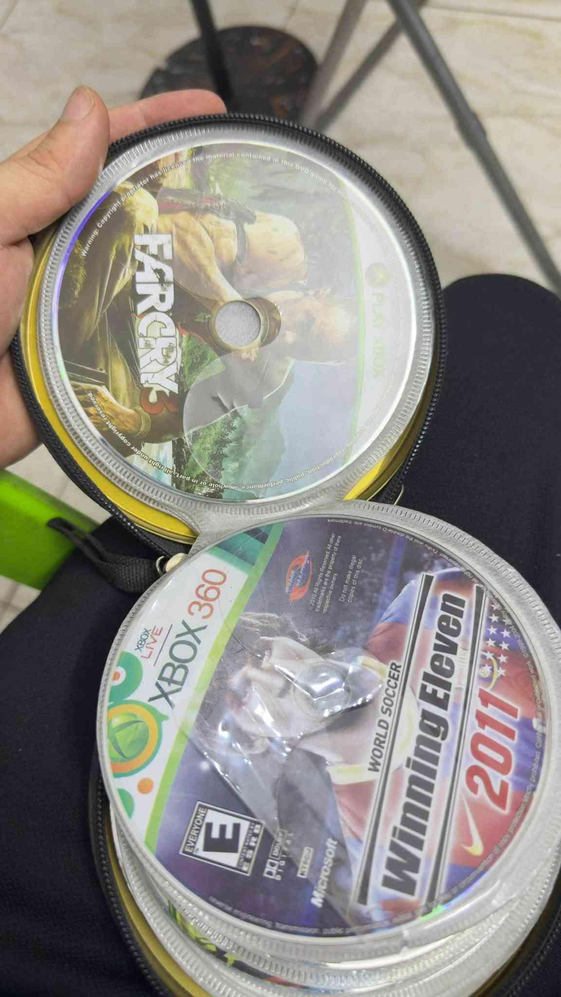 اكس بوكس 360 بي مشكله بسيطه الباب مال اقراص متفتح اله من جهاز وويا 70 قرص تقريبا يده وحده شغاله الثانيه ماعرف فحم  سعره 75 مكاني بغداد حي الجامعه ***********

