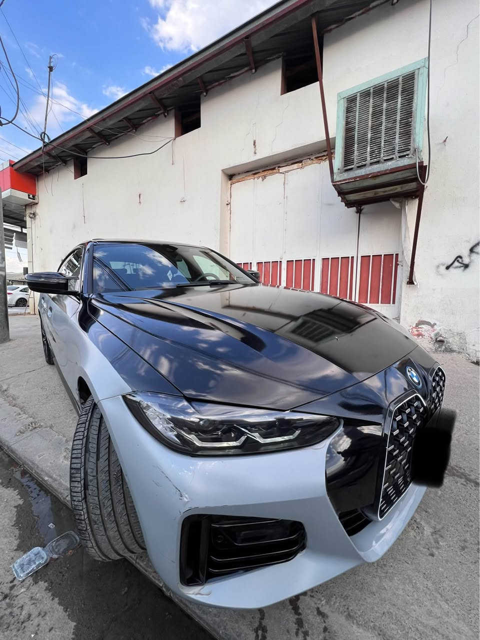 BMW i4 e drive 35 2024 M

🚘 BMW i4 eDrive35 2024 | بۆ فرۆشتن

⚡ مواسەفات:
• BMW i4 eDrive35
• ساڵی 2024
• تەواو کارەبایی ⚡
• موتورێکی کارەبایی
• هێز: نزیکەی 282 HP
• گێڕ: ئۆتۆماتیک
• Drive: Rear-Wheel Drive (RWD)
• باتری: 81.5 kWh usable
• مەودای شارژ: تا نزیکەی 430 km بە پێی شێوازی لێخوڕین و کەشوهەوا
• شارژی AC و DC
• پشتگیری DC Fast Charging
• شاشەی سەرەکی 14.9”
• شاشەی درایڤەر 12.3”
• BMW iDrive
• Apple CarPlay / Android Auto
• Bluetooth
• کامێرای پشتەوە
• Parking Sensors
• Electric Parking Brake
• Auto Hold
• Driving Modes: Comfort / Sport / Eco Pro
• فرمانی Multifunction
• سەندەلی پێشەوەی کارەبایی
• سیستەمی Climate Control
• Sunroof
• سیستەمی پاراستنی BMW و Safety Systems

🛠️ دۆخی سەیارە:
تەنها دعامی پێشەوە بۆ یاغە زیانی هەیە.
ئێرباگ سوکە و شان تەقیوە، سیستەمەکەش هەیە.

🔢 VIN: WBY43AW06RFS25571

💰 نرخ: 350$

📞 پەیوەندی:
***********
***********

⸻

🇮🇶 BMW i4 eDrive35 2024 – للبيع

⚡ المواصفات:
• BMW i4 eDrive35
• موديل 2024
• كهربائية بالكامل ⚡
• محرك كهربائي
• القوة: حوالي 282 حصان
• ناقل حركة أوتوماتيك
• دفع خلفي RWD
• بطارية 81.5 kWh usable
• مدى الشحن يصل إلى حوالي 430 كم حسب القيادة والطقس
• شحن AC و DC
• دعم الشحن السريع DC
• شاشة وسطية 14.9 إنش
• شاشة سائق 12.3 إنش
• نظام BMW iDrive
• Apple CarPlay / Android Auto
• Bluetooth
• كاميرا خلفية
• حساسات اصطفاف
• فرامل يد كهربائية
• Auto Hold
• أوضاع قيادة Comfort / Sport / Eco Pro
• مقاعد أمامية كهربائية
• Climate Control
• فتحة سقف
• أنظمة أمان ومساعدة من BMW

🛠️ حالة السيارة:
الضرر في الدعامة الأمامية فقط للصبغ، مع ضرر بالإيرباغ والجانب حسب الحالة المذكورة.

🔢 رقم الشاصي VIN: WBY43AW06RFS25571

💰 السعر: 350$

📞 للاتصال:
***********
*********** أربيل, العراق
