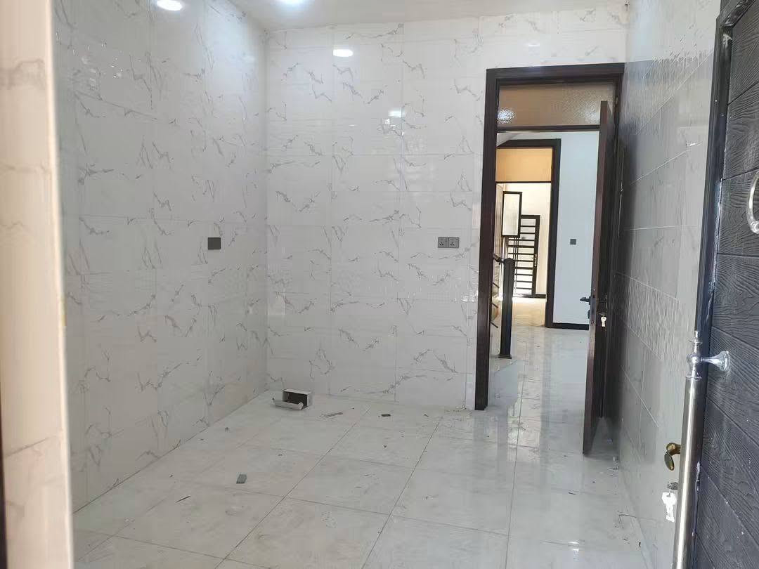 يالله السلام عليكم بيت للبيع بالبكرلي بناء حديث  هستوه طالع الخلفه منه  قرب مول الفيروز  طابو زراعي سند 25
يالله السلام عليكم بيت للبيع بالبكرلي بناء حديث  هستوه طالع الخلفه منه 
 قرب مول الفيروز  طابو زراعي سند 25 
مساحه 170 متر تحويل مباشر او اقرار 

يحتوي على غرفه واستقبال وكلدور ومطبخ ومناور ثنين 
وشلال بالكلدور ومجمع صحيات داخلي وخارجي سقف ثانوي  وكراج وحديقه

 السطح العالي والناصي مطبك شتايكر كامل على اخر حبايه شارع 10 متر 
بناء طابوك وصب كونكريت مسلح 

السعر 82 وبي مجال
 
للايرغب بالشراء او عرض عقاره للبيع او للايجار   مراجعة مكتب عقارات حسين المعموري الكائن في البكرلي قرب جامع سلمان المحمدي 
او  الاتصال على الرقم *********** او واتساب
