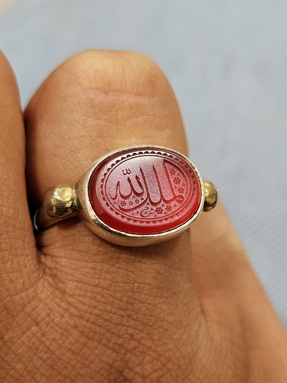 عقيق يماني خط يدوي مكتوب (الملك لله )
خط جميل وصياغه جميله
للتواصل ***********
