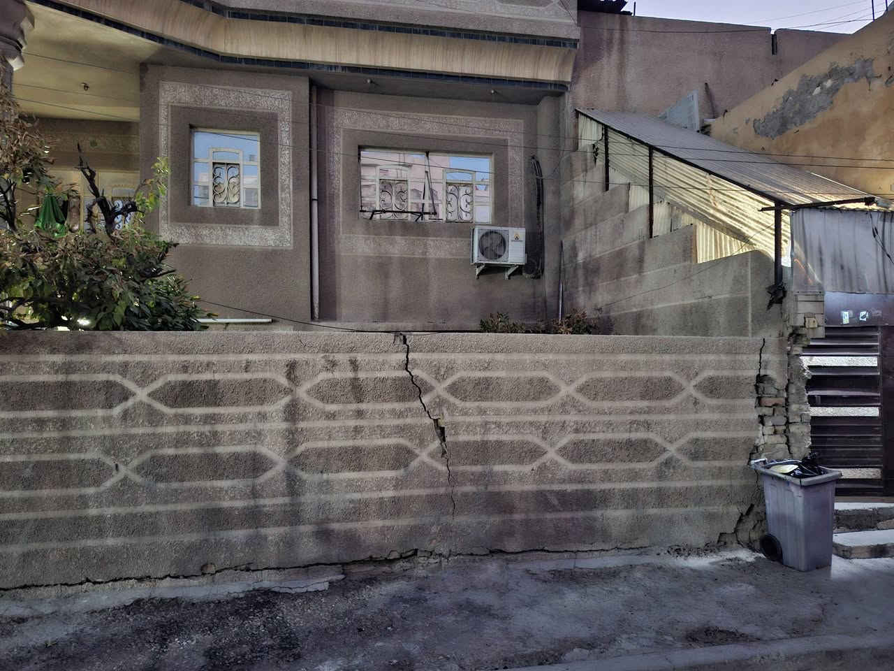 بيت ١١٠ متر زنجيل شارع المحكمة واجهة ٥ونص في ٢٠ المساحة الاصلية ٢٣٠ متر ١٢٠ نباعت وبقت الصفحة الي بيها البناء والغرف والحديقة للاستفسار ***********
