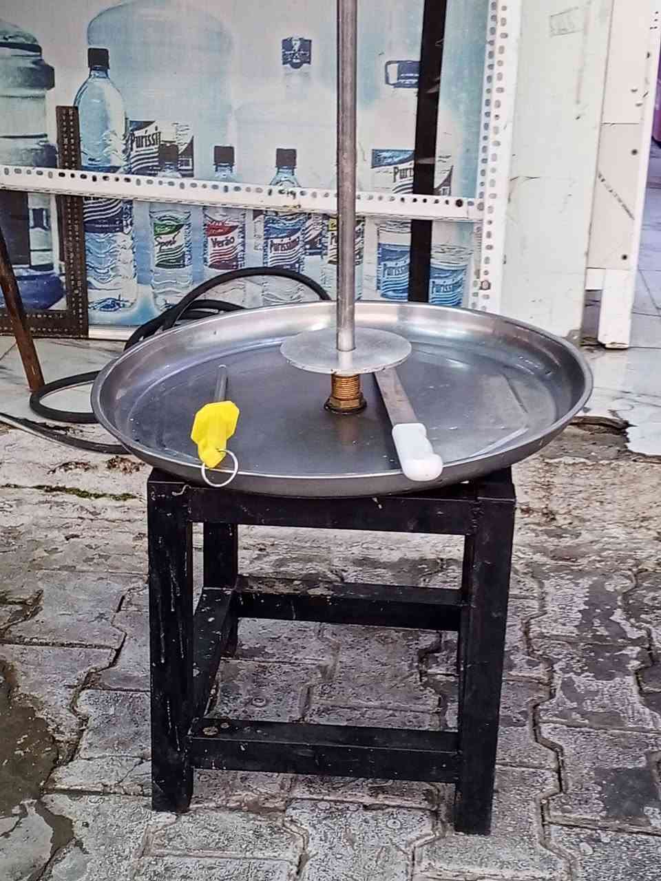 شواية كص مع جميع ملحقاتها كلشي ماتحتاج بس نزل لحم وشتغل مع شيش اضافي للبيع للتواصل  واتساب ***********
