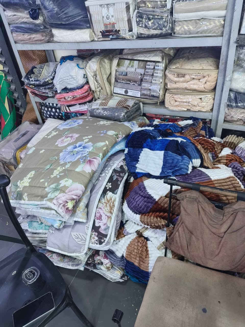 تخفيضات بـ أسعار المفروشات كافة لغرض وصول قريباً كـاربد وسجاد ...
لحاف ثلاث قطع سعر 12 الف
لحاف اربع قطع  جرجف ، اثنين وجه مخدة سعر 20

مفرش تخم تركي عشره مقاعد السعر 30

تلبسه تخم تركي عشره مقاعد السعر 45
بطانيه 5 كيلو السعر 22 

غطوة 2 نفر قديفة سعر 4 الف
غطوة 2 نفر ديباج مقرنص سعر 8 الالف
بردات سادة 3 قطع سعر 16
بردات بوهيمي 3 قطع سعر 25
بردات مي الذهب 3 قطع سعر 20
جرجف نفرين مع وجة مخدة عدد اثنين تركي سعر15
فرشة نفر مقرنص سعر 12 الف
فرشة نفرين مقرنص سعر 16الف
ويوجـد لدينا أيضاً جميع الدواشك من نفرين إلى نفر تخفيضات
العنوان الغزالية شارع البداله قرب  اول استداره شارع المدارس
محل ريش وحرير  ✨✨
رقم الهاتف يوجد واتساب
شرفونا وتدللون 
***********
***********
