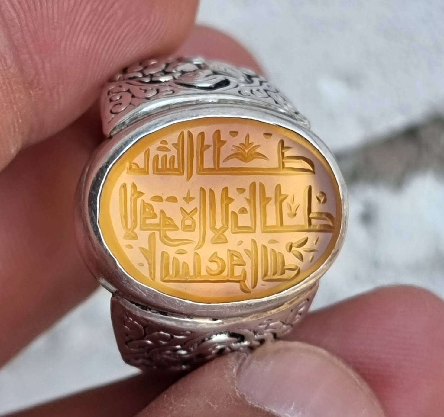 عقيق يماني اصفر زعفران مخطوط خط يدوي الاستغفار 
🔥ما شاء الله لاقوة الا بالله استغفر الله 🔥
بصياغه يدويه ثقيله للبيع مكاني بغداد يوجد توصيل إلى جميع المحافظات للبيع فقط فقط أحبتي الغوالي ما اراوس بس ابيع 
***********

