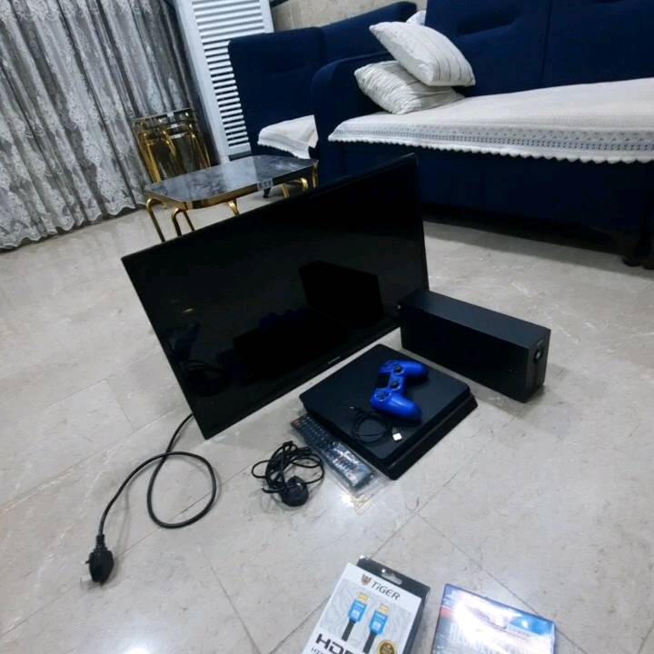 PS4 /سلم. اونيلان
مع شاشه و UBS
مع كامل الملحقات وهديه قرص رزدنت ايفل 7 مع منفذ مدخل HD
العنوان:بغداد/زعفرانيه 
الرقم:***********
السعر 350وبي مجال للطيبين