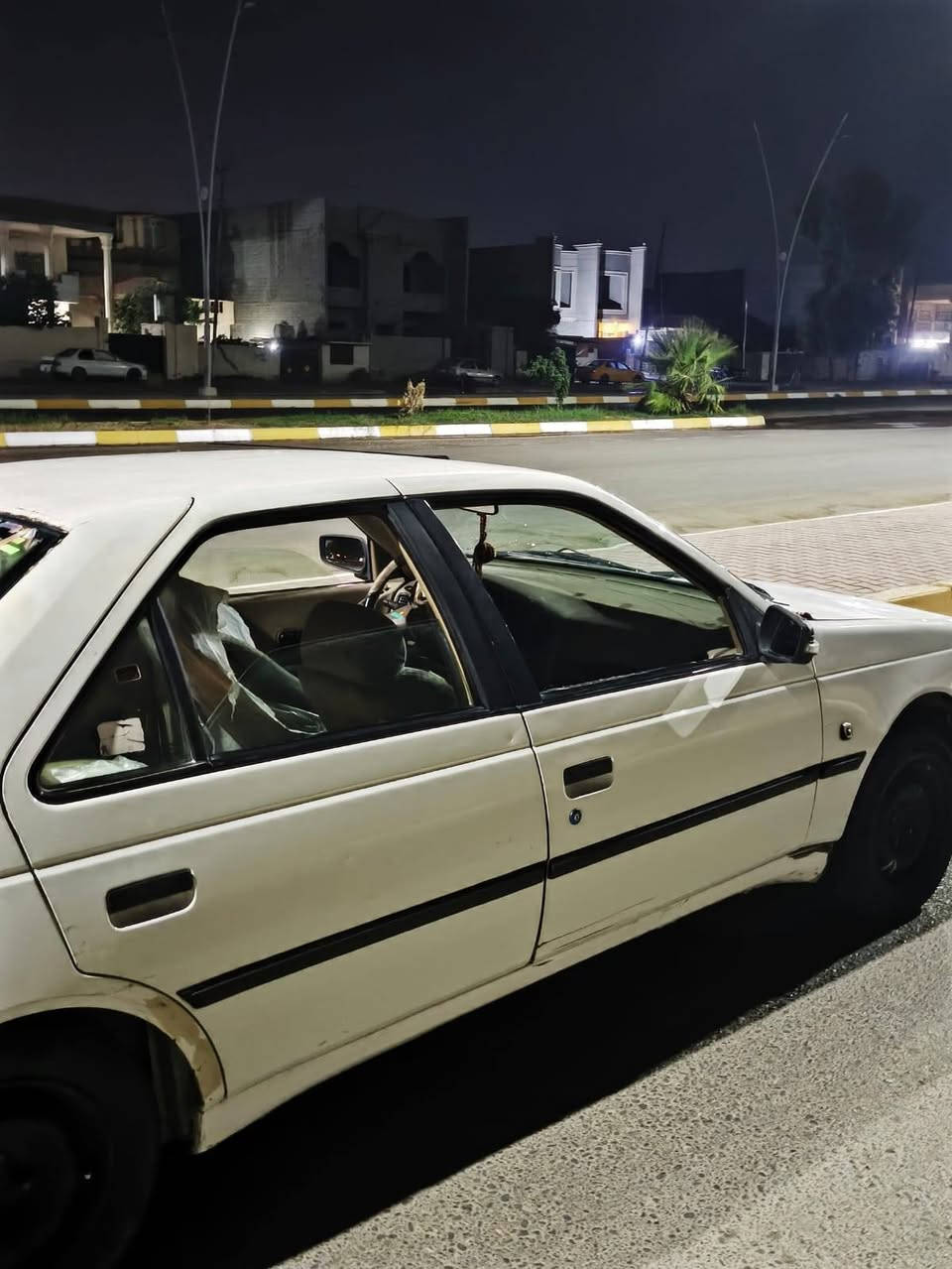 بيجو 405 GLX 2010
لون ابيض 
سنويه وهزه جديده 
رقم بغداد شرط التحويل 
كير عادي 
 تدفئه وتبريد 
للأستفسار اكثر اتصل او راسلني ❤
***********
***********
