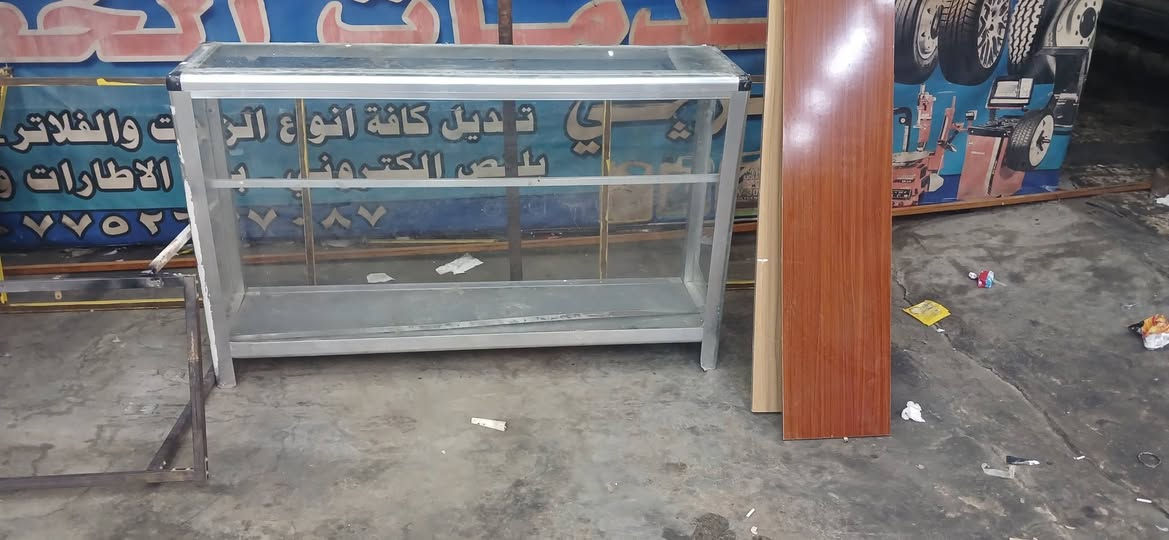 9السلام عليكم٣ رفوف للبيع وفاترينه وجام خانه زغيره العنوان بغداد قيم واخذشلع ***********
