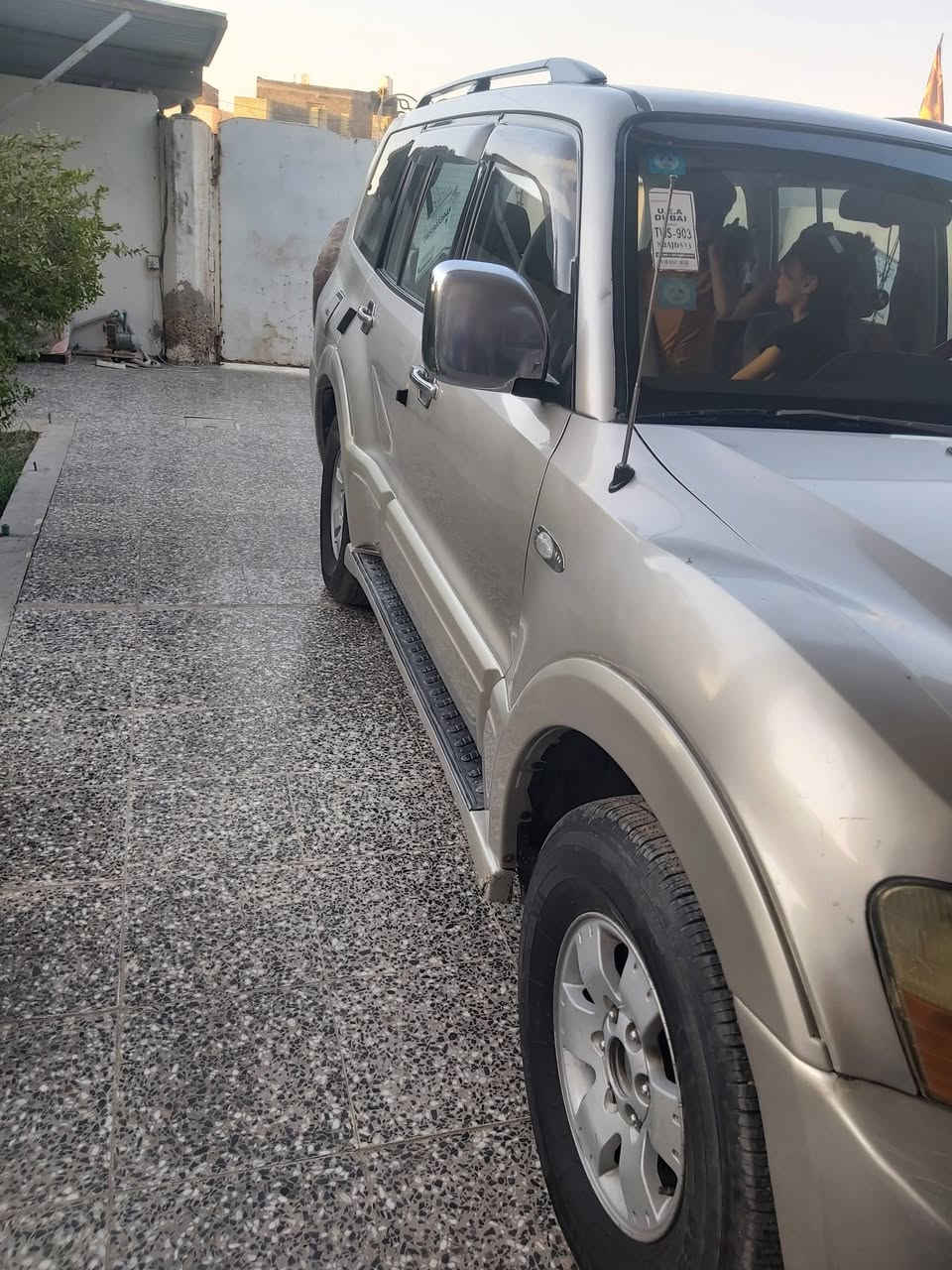السلام عليكم باجيروا ٢٠٠٥ اللون شمباني رقم دولي باسمي سيارة مكفوله ماعدى الجاملغ الخلفي بيه ضربة ومعدل نفسة تخم تاير جديد اسامة كامله عبوة بانزين حديدة دينمو جديدة لوكير شغال جرس بعد ١٢٠ ايدك تبريد ثلج ٣قطع مكينة وكير خير من الله السعر ٩٠ وبيه مجال للشراي للإستفسار ***********
