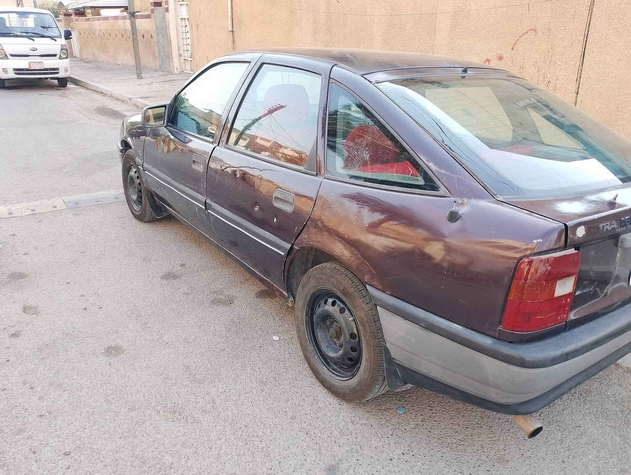 السلام عليكم للبيع اوبل فكترا موديل ٩٢رقم بغداد باسمي سنويه وهزه جديده محرك ١٦٠٠كير عادي محرك كير صدر خير من الله كهربائيات شغاله تخم تاير باتري جديد السياره بلاديه لآ ضربه ولا صبغ السعر ٢٧للاستفسار *********** مكان السياره بغداد
