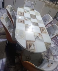 ميز طعام • ٦ كراسي قماش • مستعمل