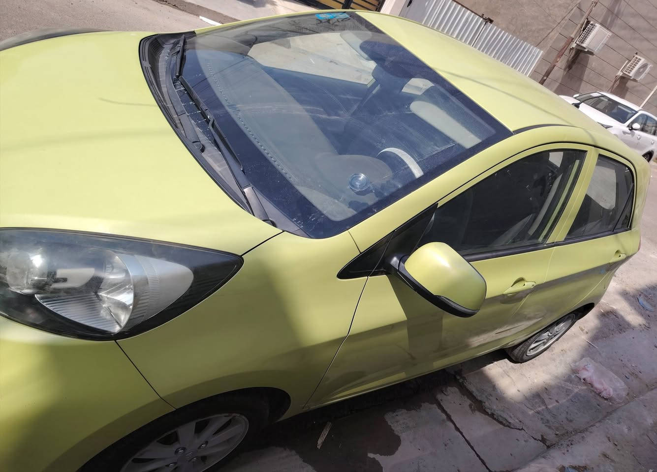 كيا بيكانتو موديل ٢٠١٥ ماشيه ٣٦٠٠٠ الف كيلو متر بعدها نظيفه كير ومحرك  ع ضع الشركة بيها شخوط كما موضح  بالصور رقمها بغداد الجديد هزة جديده تحويل ثاني يوم مكانها بغداد حي الجهاد سعرها ٩٢ ورقة بيها مجال للاتصال الرقم
***********
