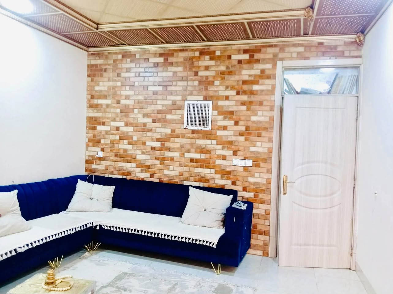 خانو بۆ فرۆشتن 
120 مەتر  تەجاوز
فول کاشی
دکت 
مەتبەخ سارد وگەرم
یەک ژوور خەو
ژوور میوان
نرخ 85 ملیۆن
ناونیشان : 
حسابات نزیک مزگەوت تەقوا 
بەرامبەر شیرینی بەتام
***********
