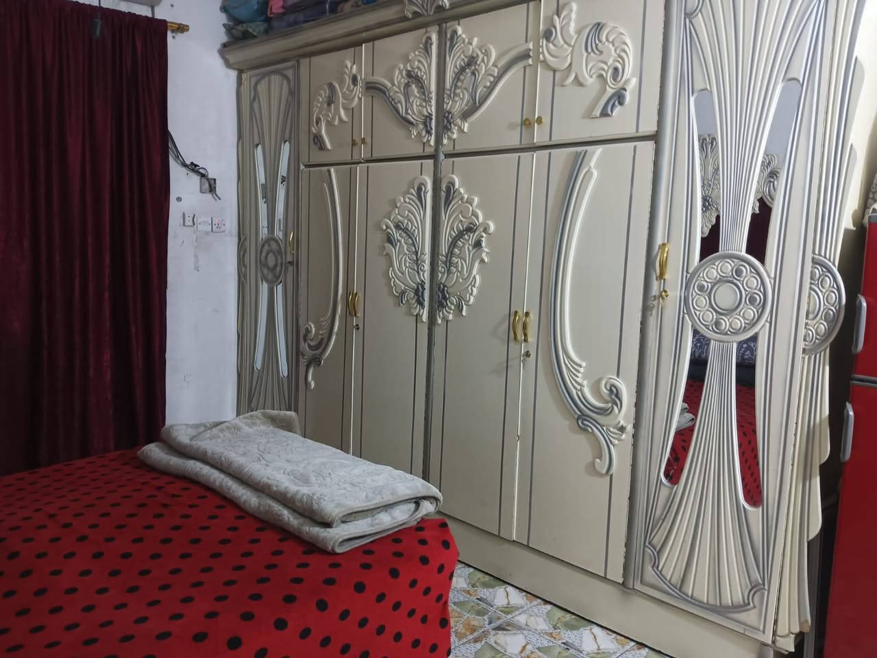غرفة • كدام العين • قابل تفاوض