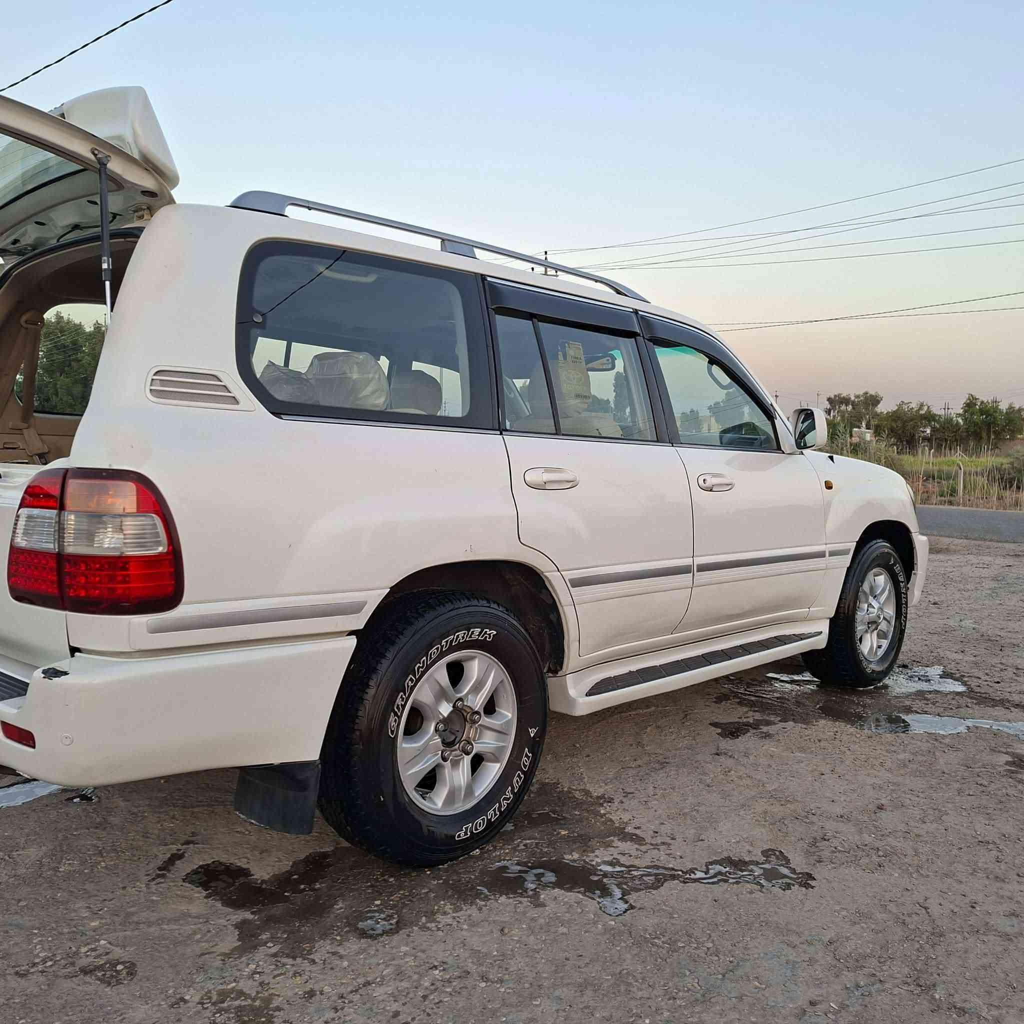 السلام عليكم
لاندكروزر موديل ٢٠٠٧ GXR
محرك 6 سلندر 
كير اوتوماتيك 
٣ قطع تبريد 
فتحه بالسقف 
نظام  DVl Lok
نظام APS 
'السياره احلى من الصور تراي كلش حلو 
السياره بيهه جاملغ لايمن ونص البنيد  بدون دواخل 
مكاني الديوانيه 
السعر  ١٤٨ وبيهه مجال قليل حك الجيه 
***********٣ ابو عبدالله
